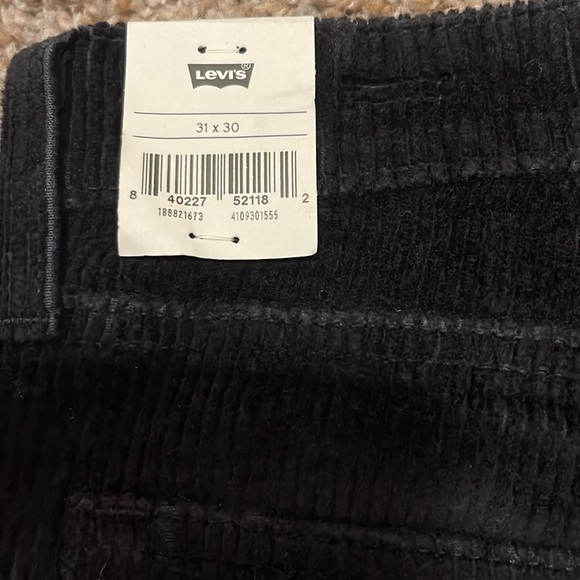 Levi’s Corduroy 721 High-Rise Skinny Pants - Picture 6 of 8